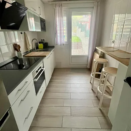 Casuca De Cuchia, Casa Con Jardin Junto A La Playa * Cuchia